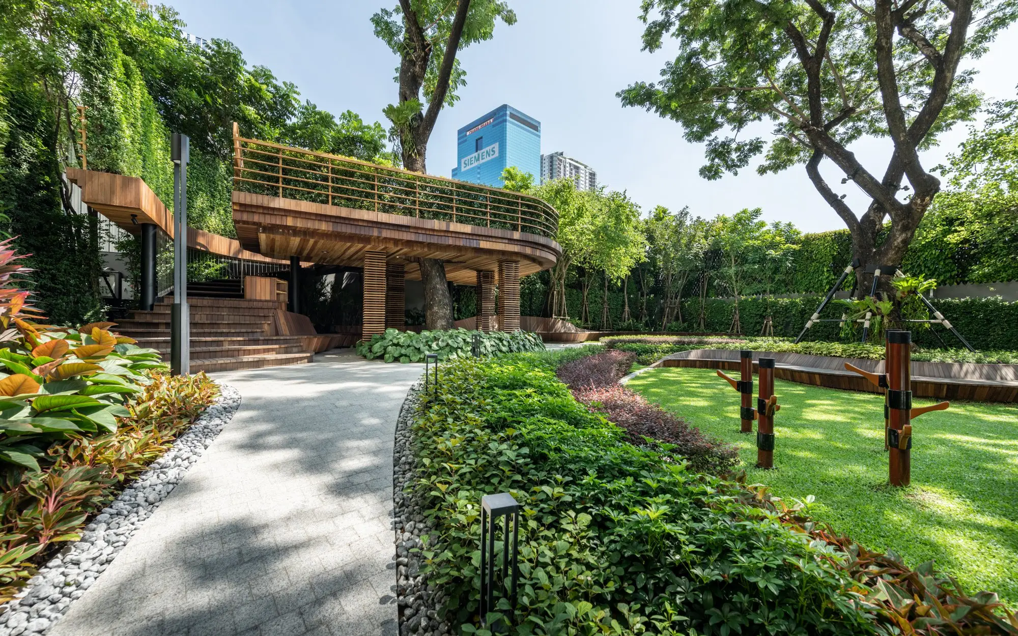 The Monument Thonglor thumbnail 4