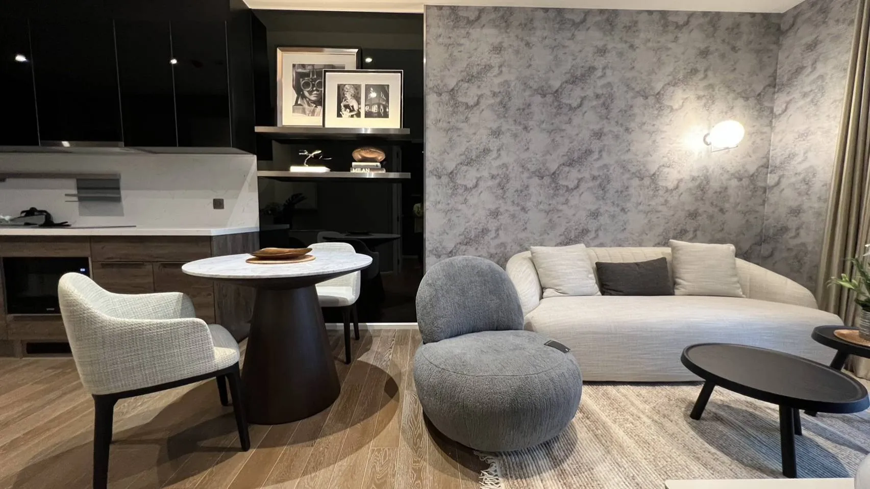 1 BD Unit for sale at Muniq Langsuan thumbnail 2