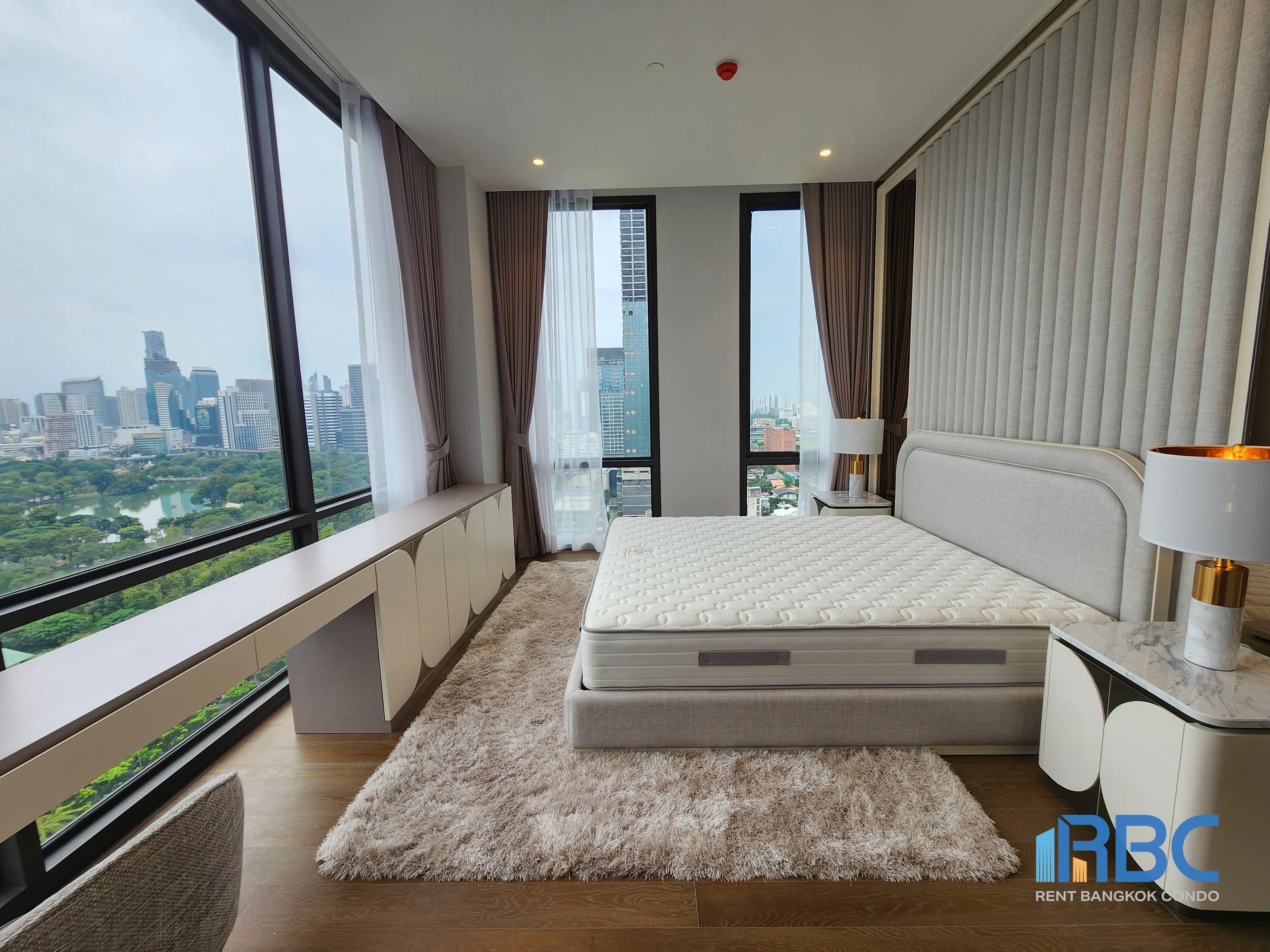 2 BD Unit for sale at Muniq Langsuan thumbnail 5