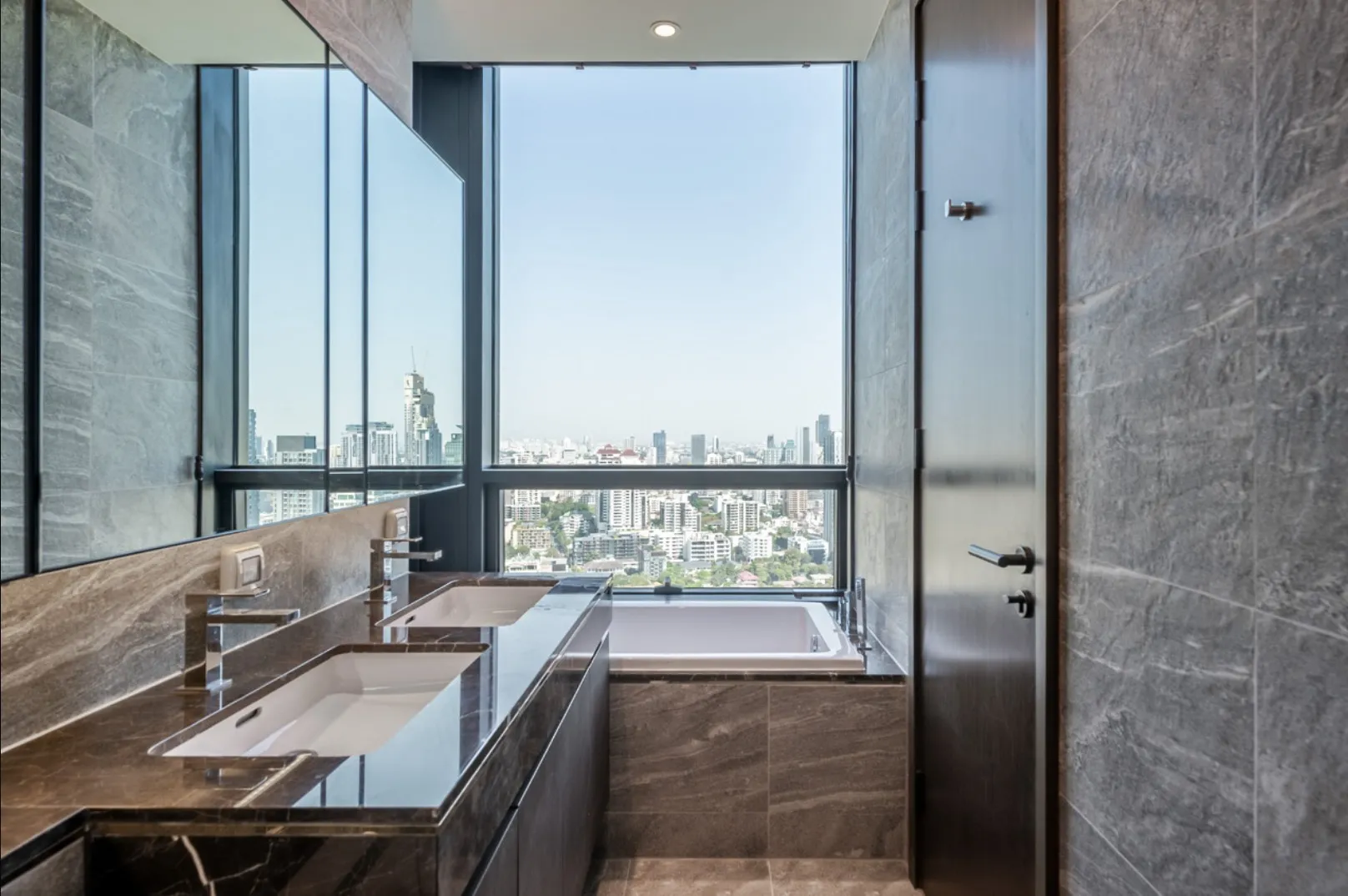 The Esse Sukhumvit 36的兩房公寓