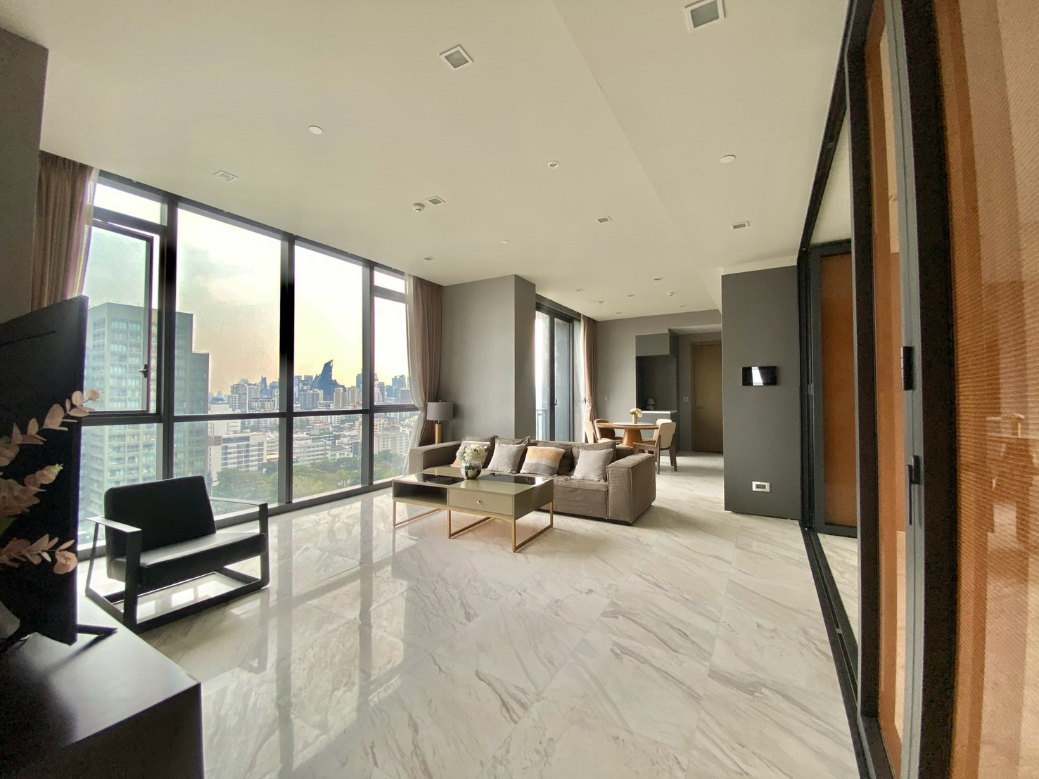 2 BD Unit for sale at the Monument Thonglor